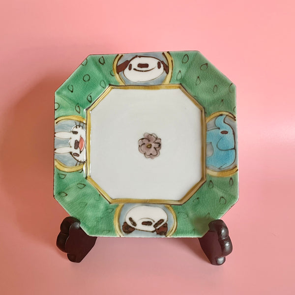 隅切銘々皿鉄絵丸紋アニマル(背景水色)