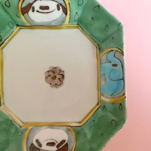 隅切銘々皿鉄絵丸紋アニマル(背景水色)